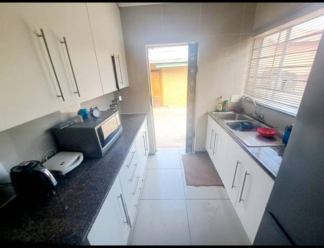 3 BEDROOM HOUSE FOR SALE IN HEUWELOORD